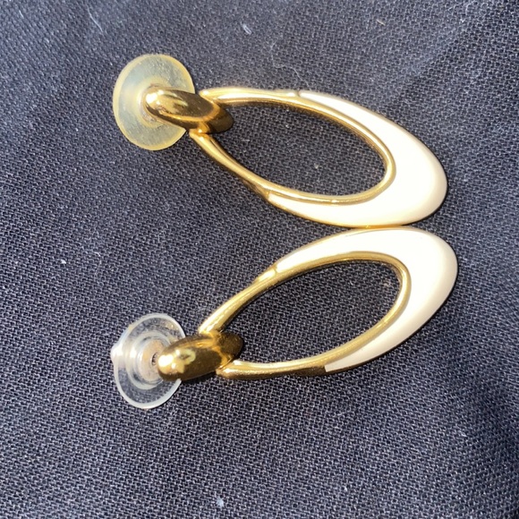 Vintage Trifari earrings - Picture 8 of 9